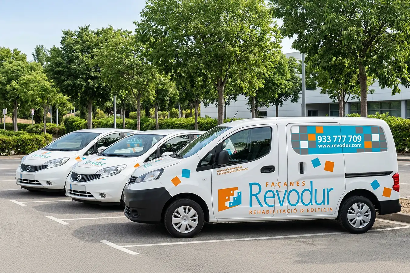 Rotulación de flota comercial de vehículos para constructora en Cornellà (Barcelona)