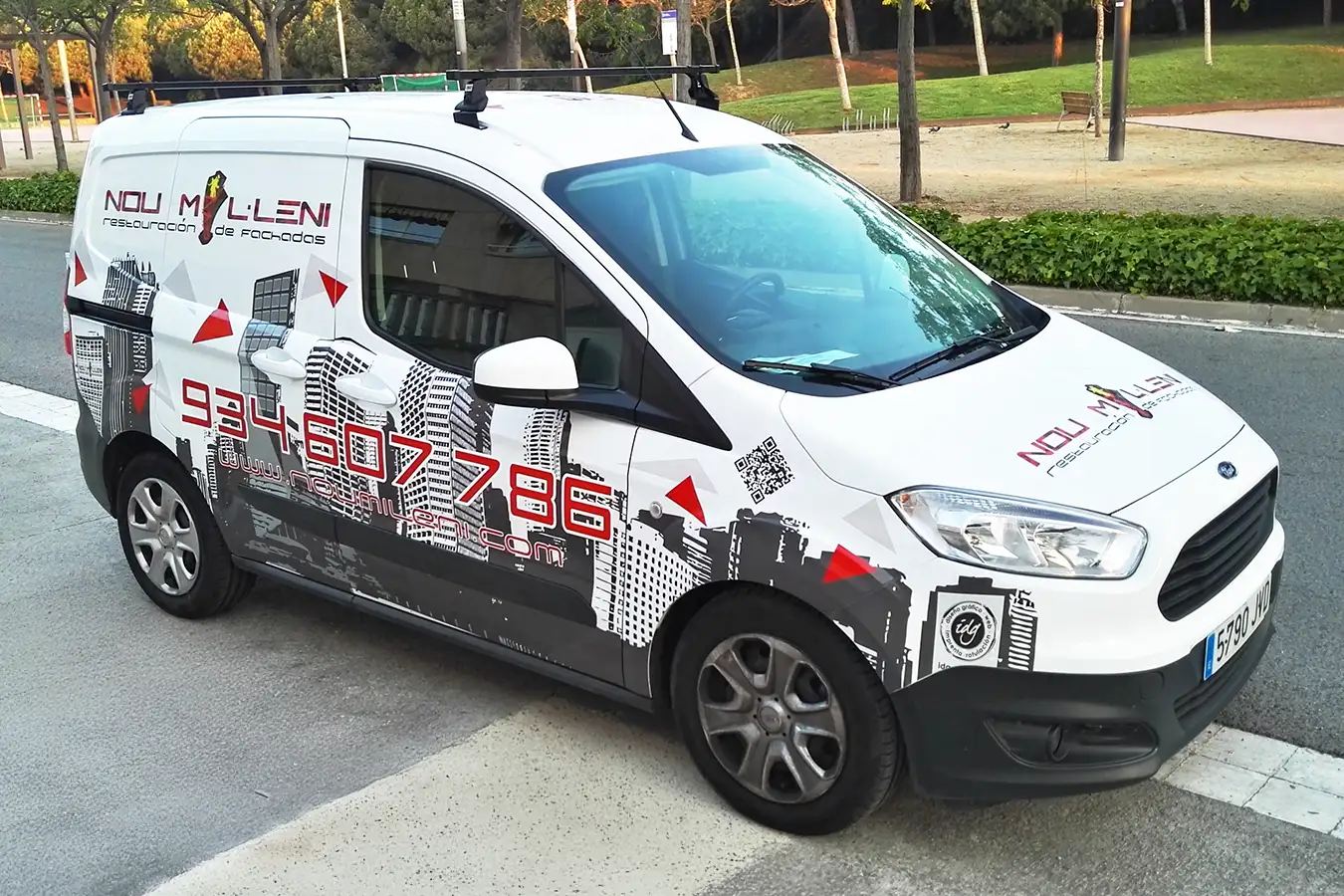 Rotulación integral de furgoneta para constructora en Badalona Barcelona